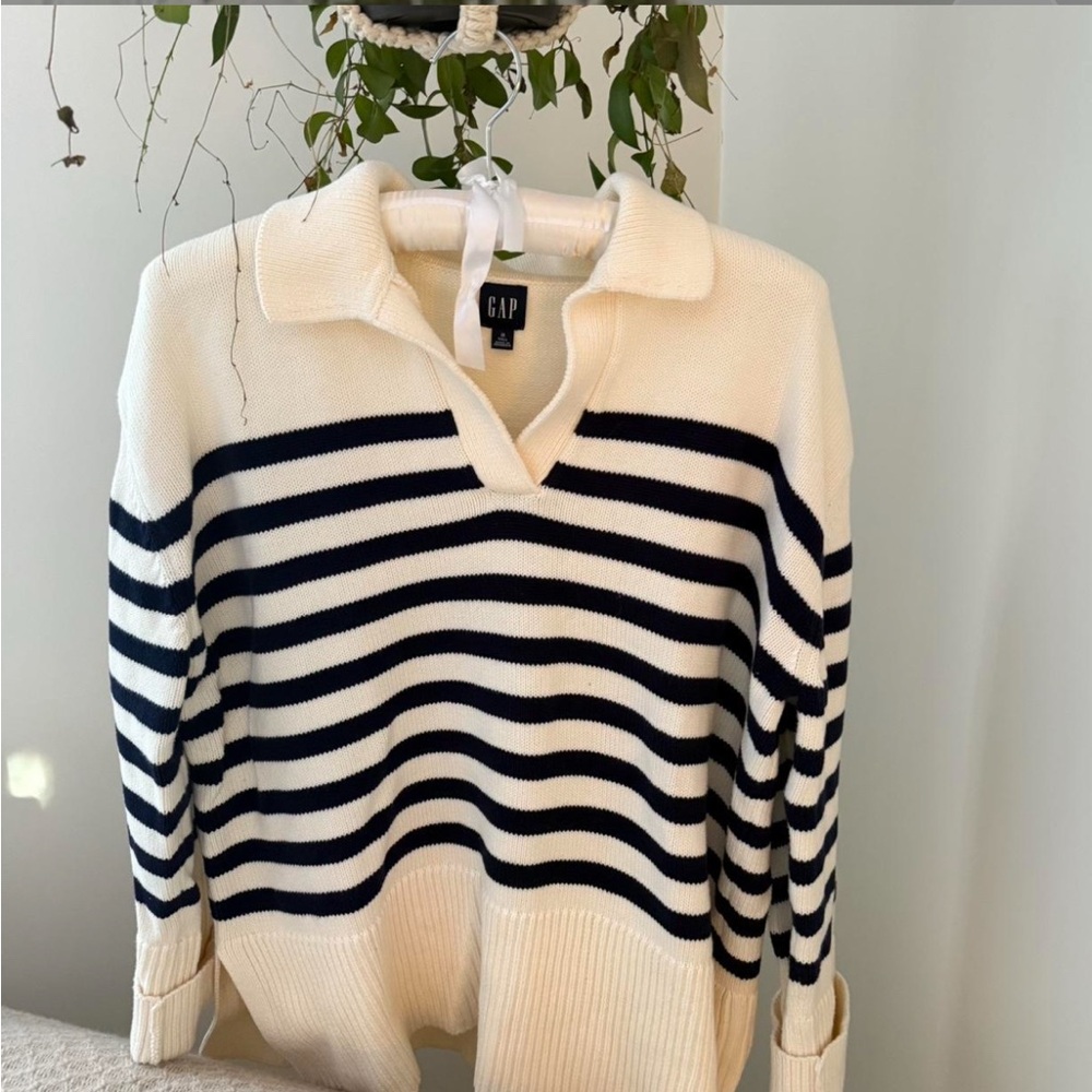 GAP Women's Striped Sweater - Navy and Cream
